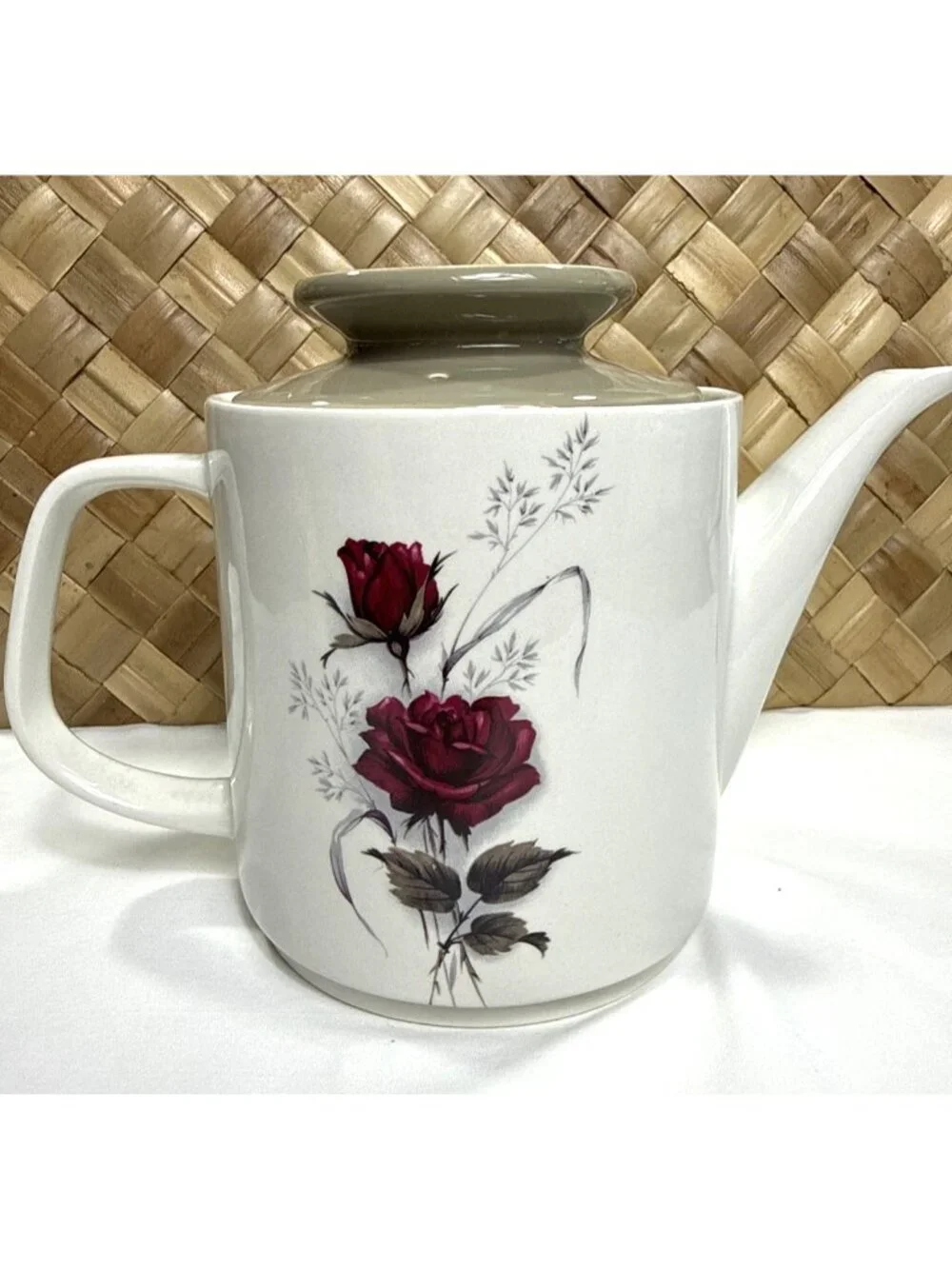 Vintage J & G Meakin Red Roses Coffee Pot w/ Lid White Ironstone England 6 cups